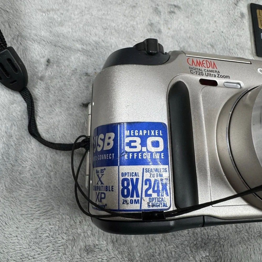 Olympus C-720 Camedia Ultra Zoom Digital Camera 3MP 8x Optical Compact‎ Tested